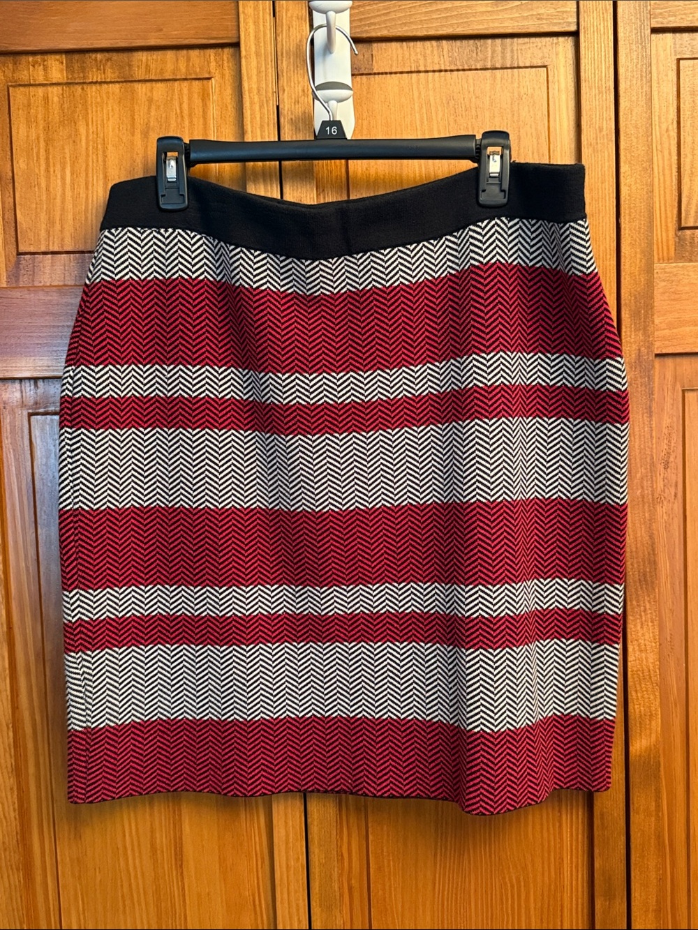 Adorable Ladies NWOT Elle Red, Black and White Striped knit Pencil Skirt size xl